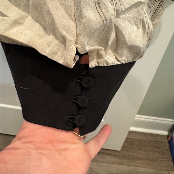 Anthropologie MAEVE Size 4 Cream & Black Geomtric Print Silk Blouse off shoulder - Picture 8 of 8